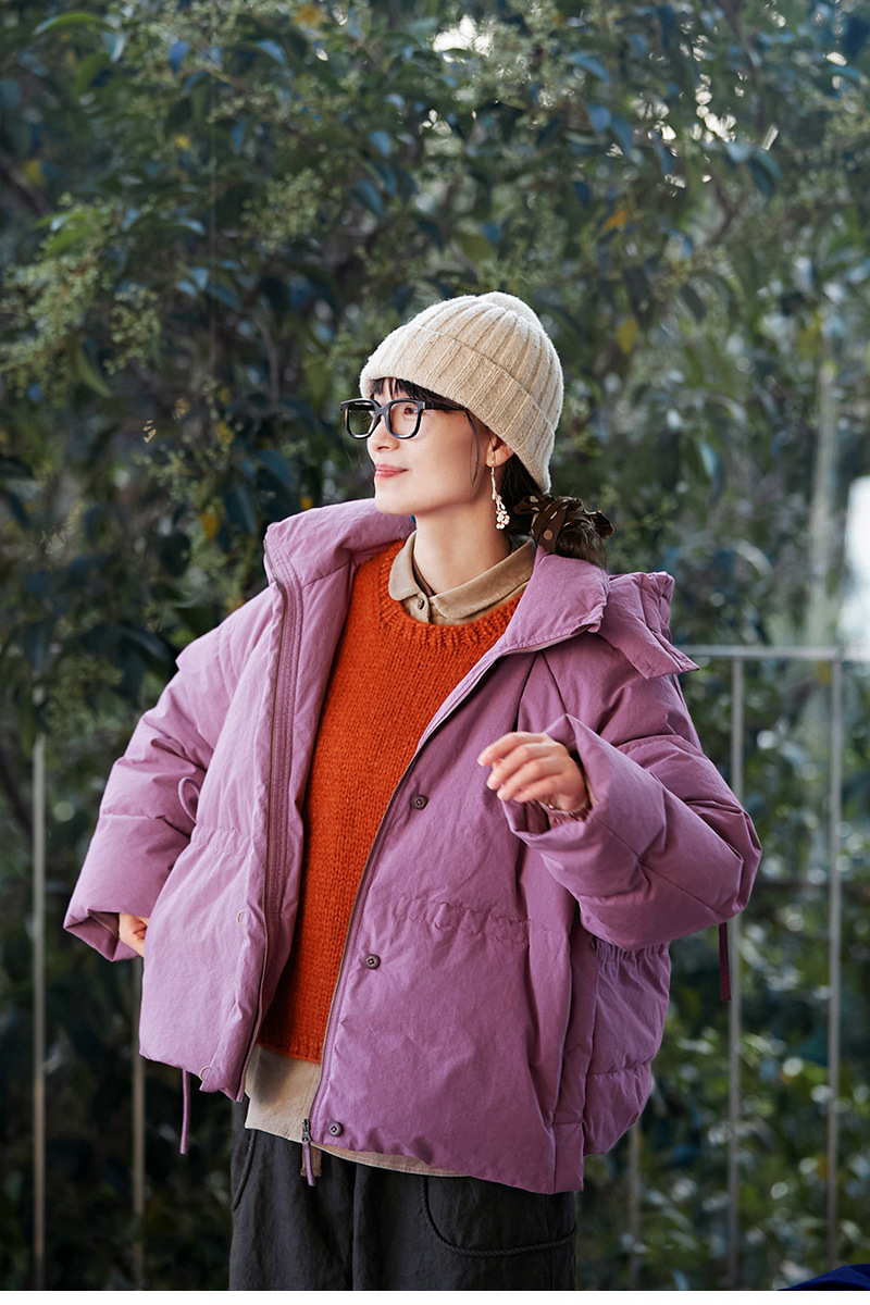 ラベンダーパープルの素朴で暖かいスタンドカラーダウンジャケット