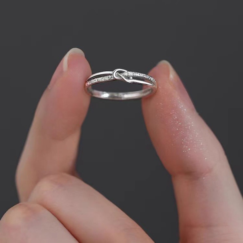 Designer ring i rent silver s999 med knutdesign för damer_voghion.com