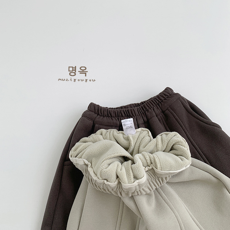 Pantalones deportivos de invierno 2026 para niños y niñas, forrados de vellón, cálidos e informales, ropa gruesa para niños pequeños, estilo coreano de moda.