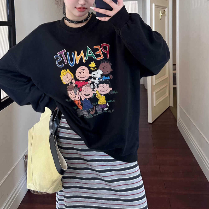 2025 New Autum Korean Cartoon Snoopy Print Casual Loose Large Version Round Neck Women's Slim Sweatshirt Trend