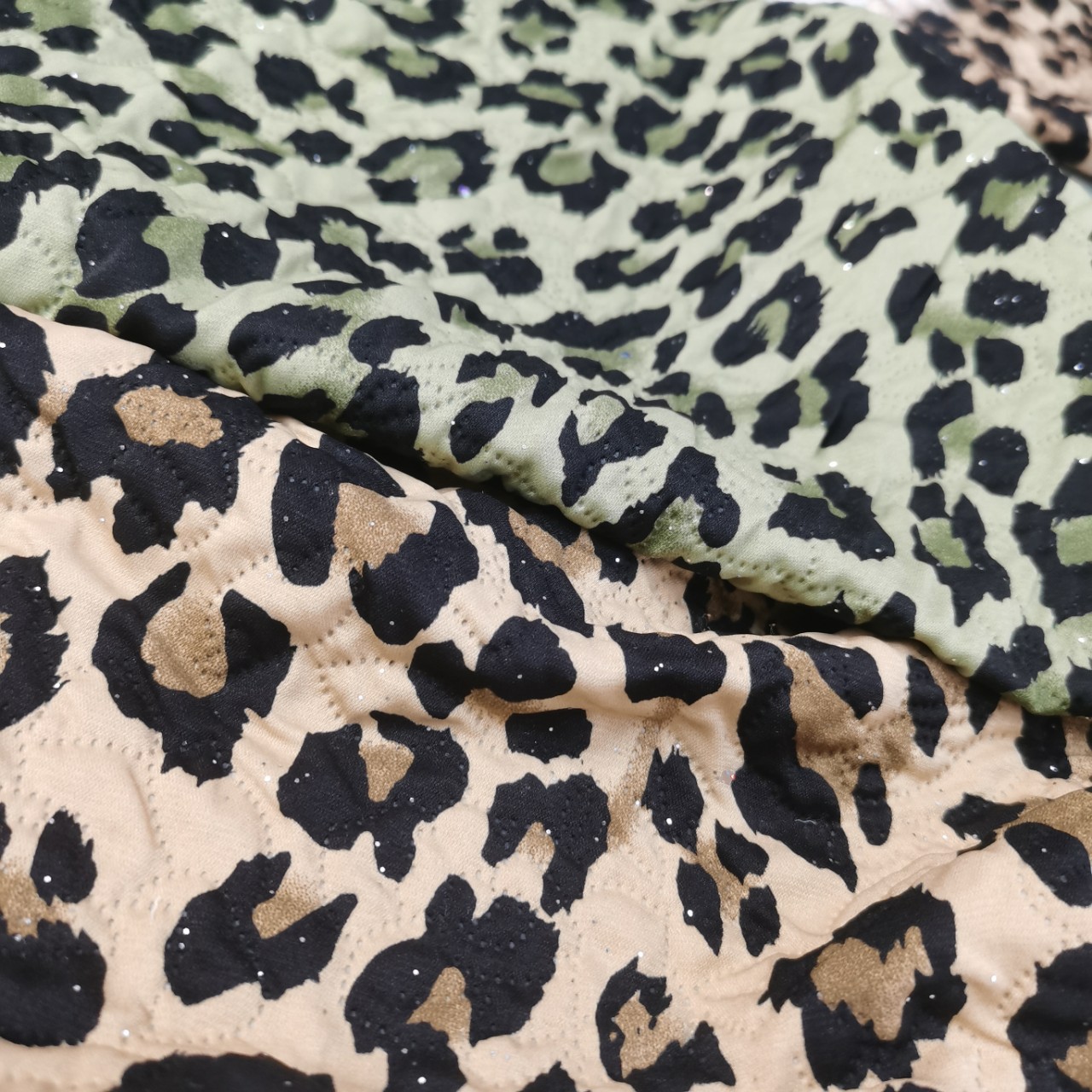 独特工艺烫金豹纹印花面料秋冬连衣裙半身裙动物纹印花布料批发