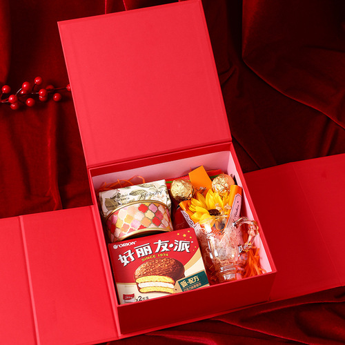 Chinese wedding accompaniment gift box, bridesmaid high-end gold stamping tassel gift box, wedding banquet return gift, wedding candy box