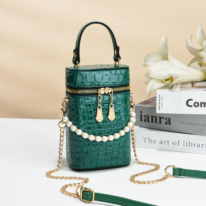 Mobile phone bag women's 2022 new summer all-Match mini chain 6.5 inch small satchel for mobile phone