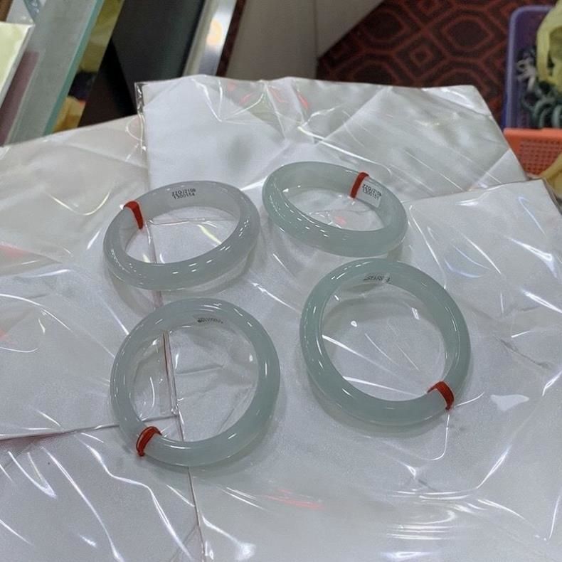 Vòng tay ngọc bích Miến Điện màu trắng xanh nhạt, đá tự nhiên cao cấp chi tiết 3