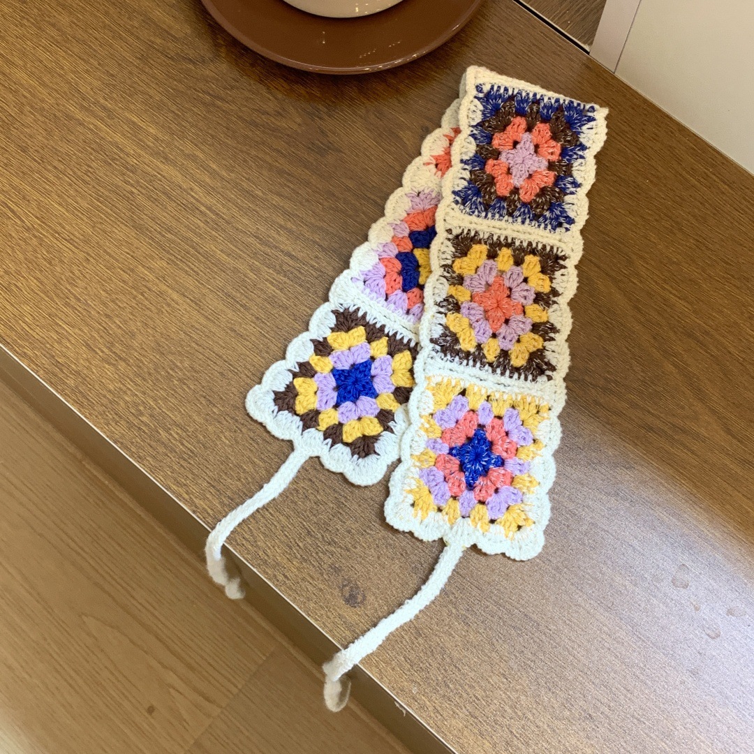 Versión coreana de crochet de punto retro hecho a mano hueco dulce y lindo cinturón para el cabello bufanda triangular de color femenino pañuelo de estilo literario