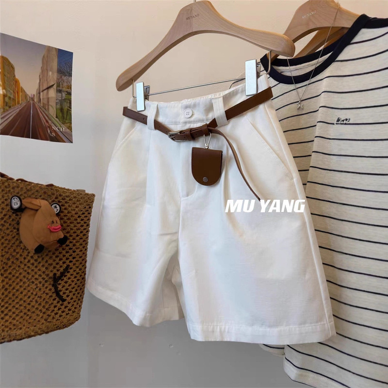 Muyang Small Bag with Hanging Buckle, Slimming Look and Good Proportions, Versatile Casual Cargo Shorts for Women, White High-Waisted Pants Muyang Small Bag with Hanging Buckle, Slimming Look and Good Proportions, Versatile Casual Cargo Shorts for Women, White High-Waisted Pants