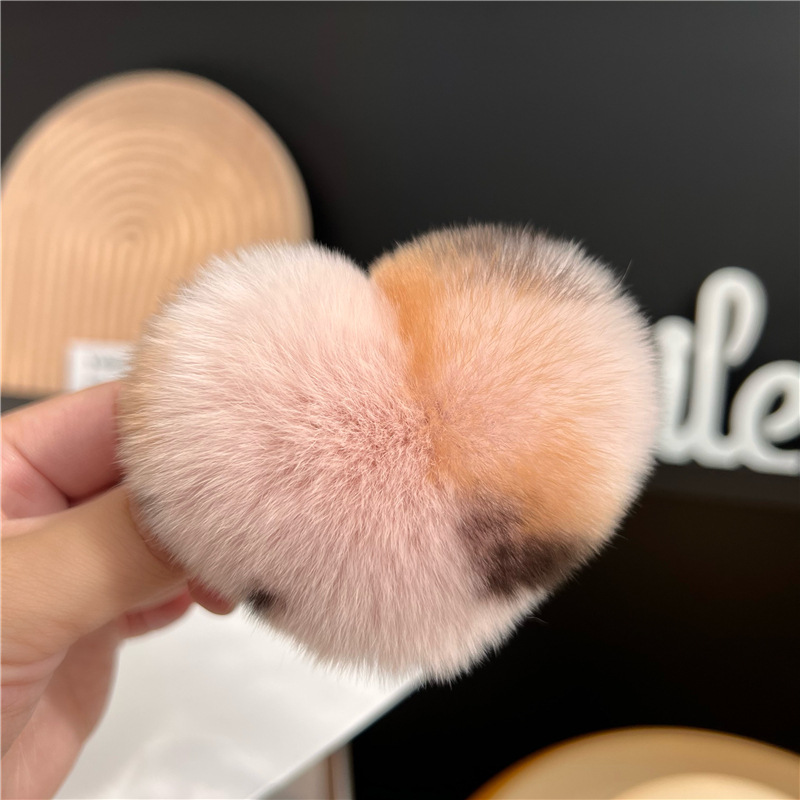 Mujeres Lindo Estilo Simple Forma De Corazón Piel De Conejo Pinza Para El Cabello display picture 14