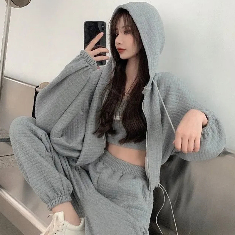 2023 봄과 가을 새로운 레저 스포츠 세트 여성 의류 느슨한 튀김 스트리트 패션 연령 감소 외국 스타일 3 피스 세트 조수