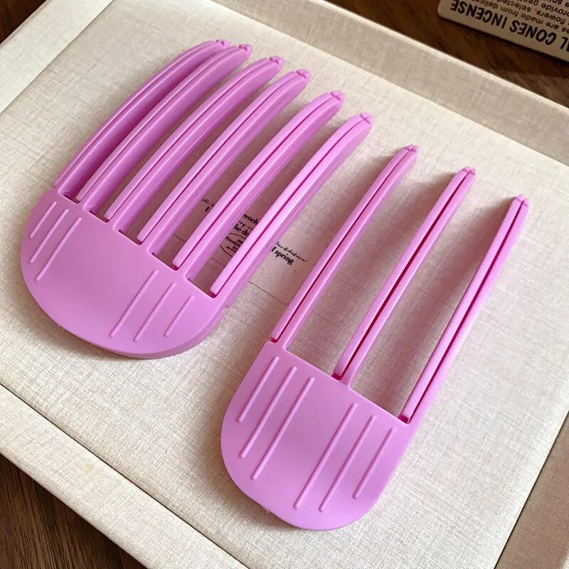 風のプラスチックの櫛の髪の根は高くなって頭の頂の神器の韓系のふわふわしている神器の前髪のふわふわしている器の怠け者の跡がありません。|undefined