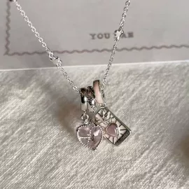 耳钉;耳环;耳夹