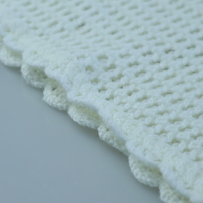 Gestricktes Damen Strandkleid Mit Neckholder Und Blumenmuster_voghion.com