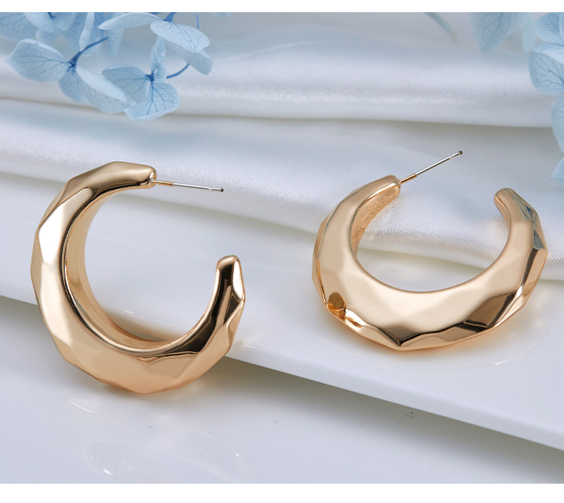 European and American fashion style irregular earrings recommended by Internet celebrities: Geometric metal retro earrings, simple C-shaped large ear rings 12 undefined