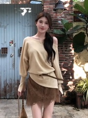 2025巨美纯欲极简风蝙蝠袖毛衣女宽松显瘦设计感露肩上衣秋季穿搭