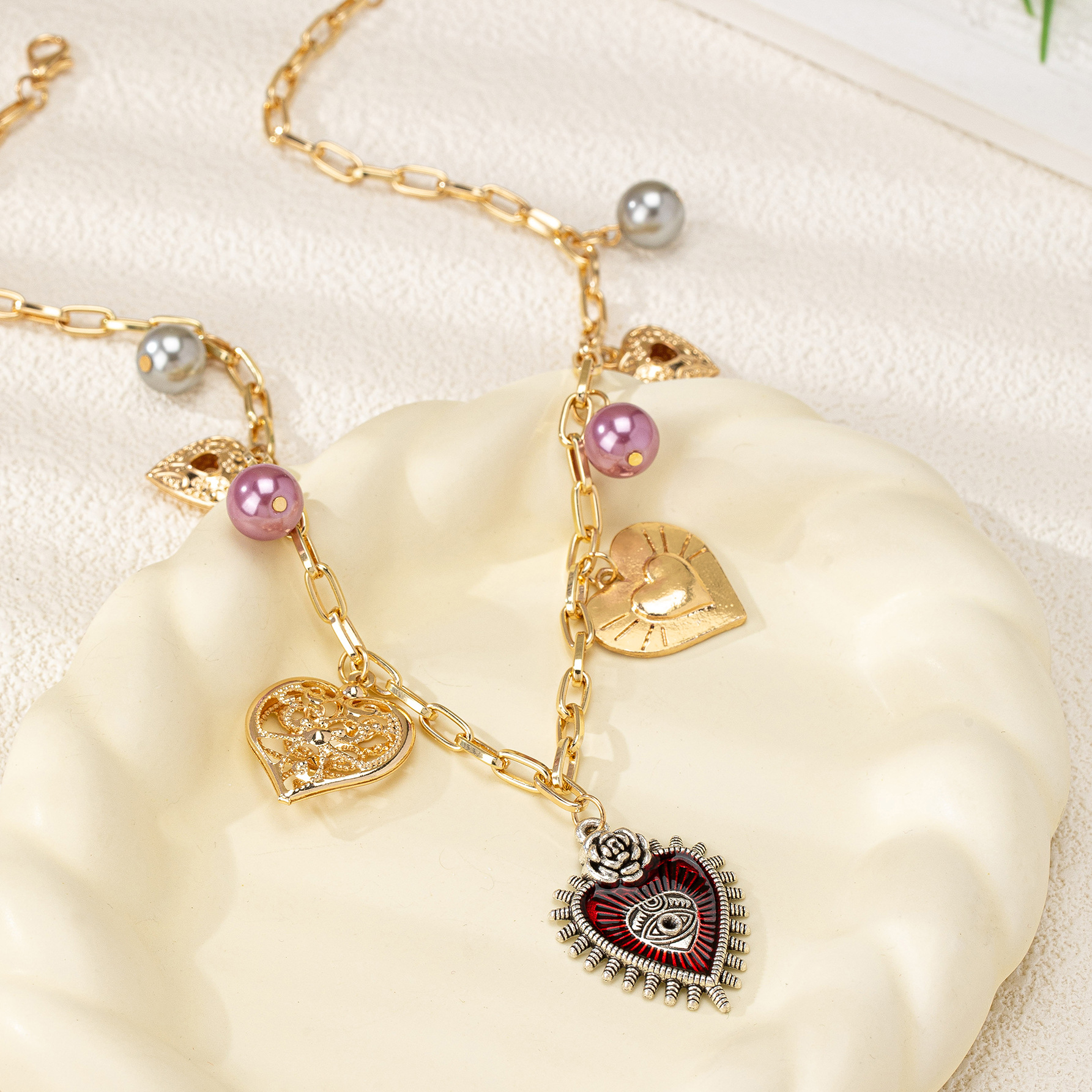 All Seasons Season Elegant Classic Style Devil's Eye Heart Shape Alloy Paperclip Chain Pendant Necklaces Wholesale