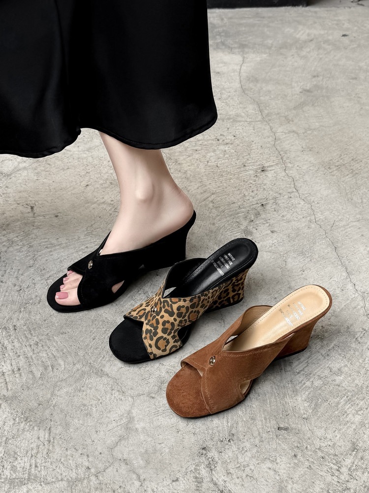 Sandal nữ da cừu hở mũi quai chéo gót xuồng 5 cm — màu nâu, Trang chủ, màu đen chi tiết 5