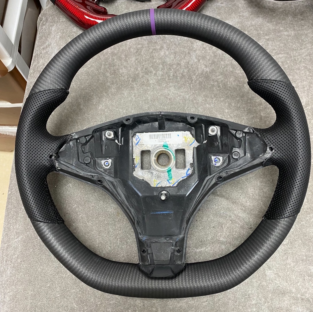 Carbon fiber steering wheel modification for car interiors, suitable for Tesla Model Y, offering upgraded and customized steering wheel options