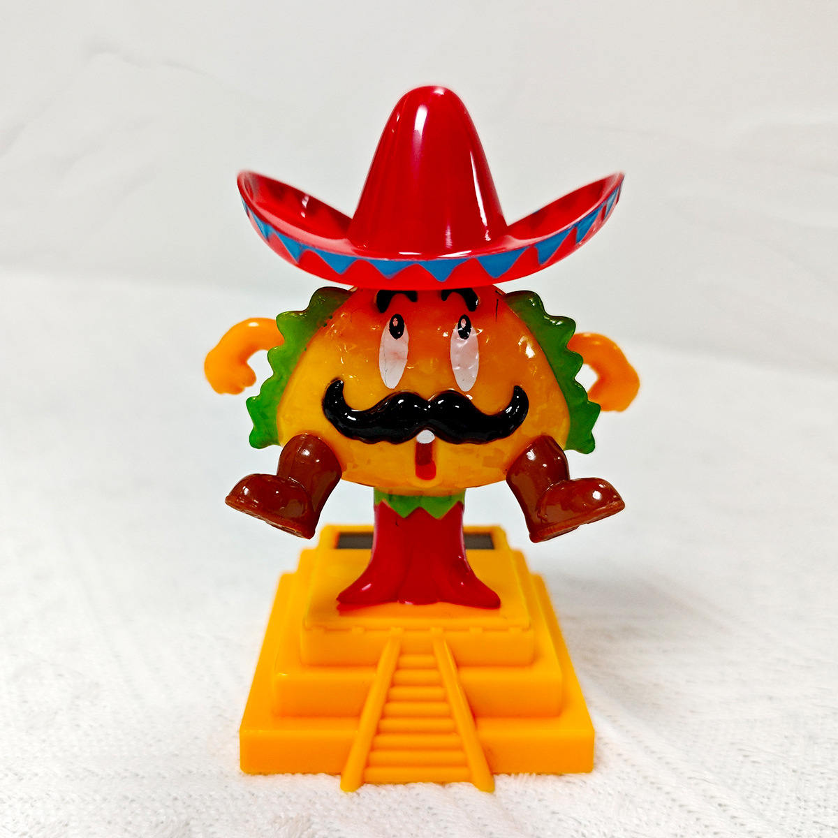 Venta caliente transfronteriza solar Halloween esqueleto bruja coche fantasma sacudiendo automáticamente la cabeza decoración interior del coche se puede vender al por mayor