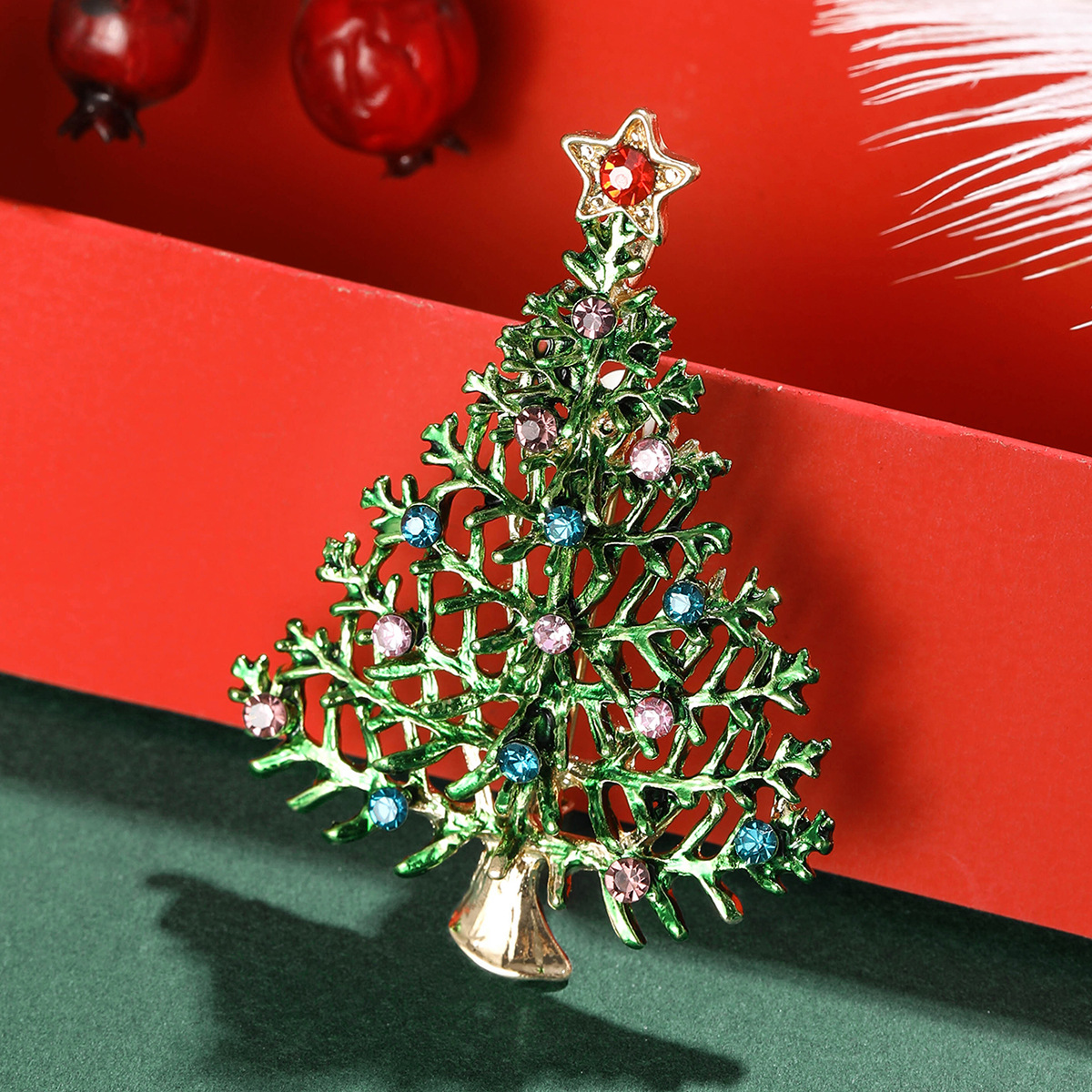 European and American creative hollow Christmas tree brooch alloy enamel drop oil diamond corsage jewelry wholesale Christmas gift