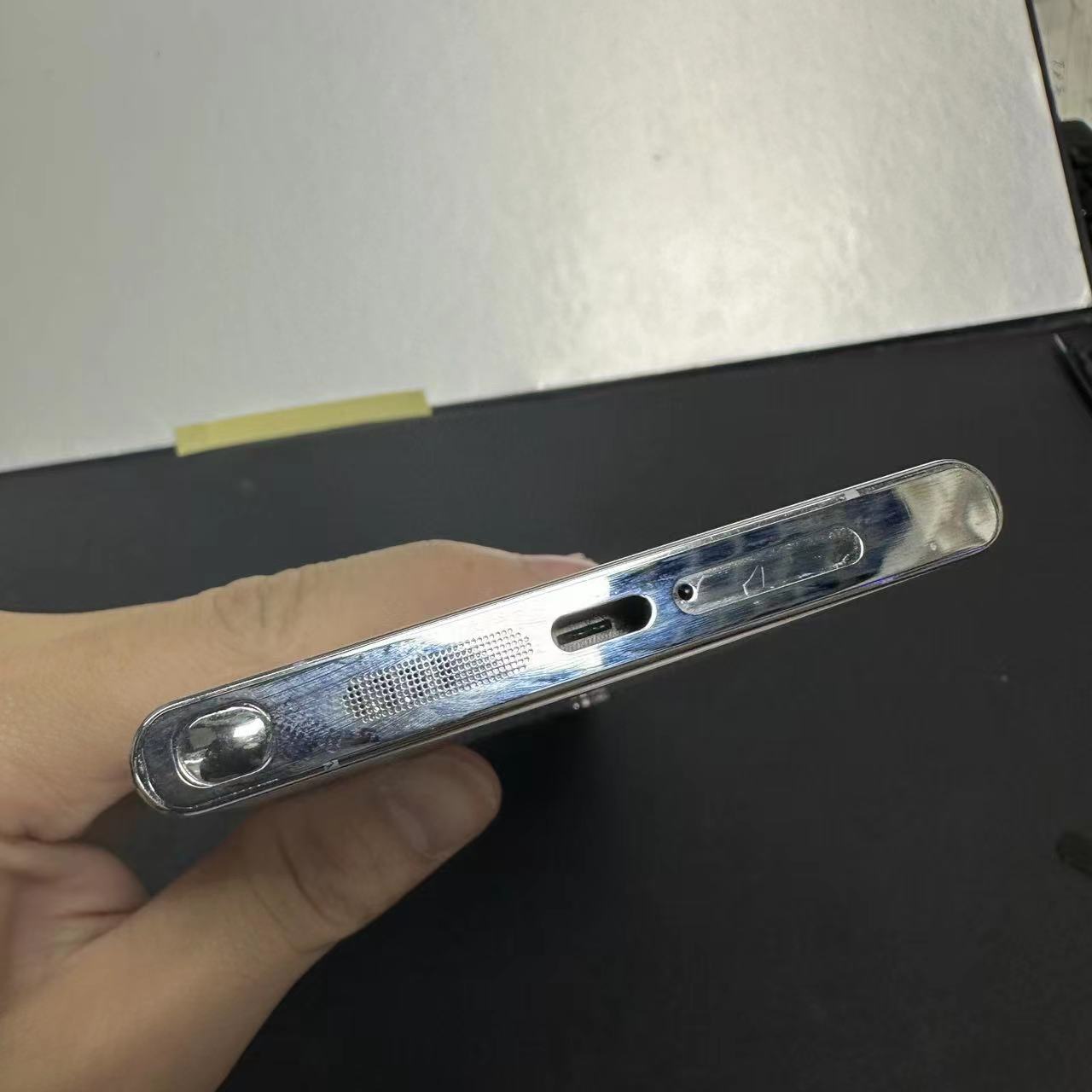 Aplicable a Samsung s24ultra cargador polvo red s23ultra altavoz metal integrado polvo protección neta