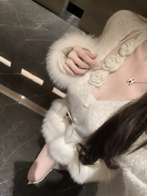 网红同款轻奢感矜贵狐狸毛皮草重工亮丝V领针织开衫女洋气时髦|undefined