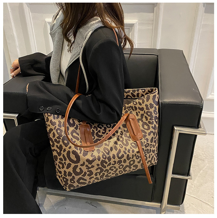 Women's Large Pu Leather Leopard Vintage Style Zipper Tote Bag display picture 16