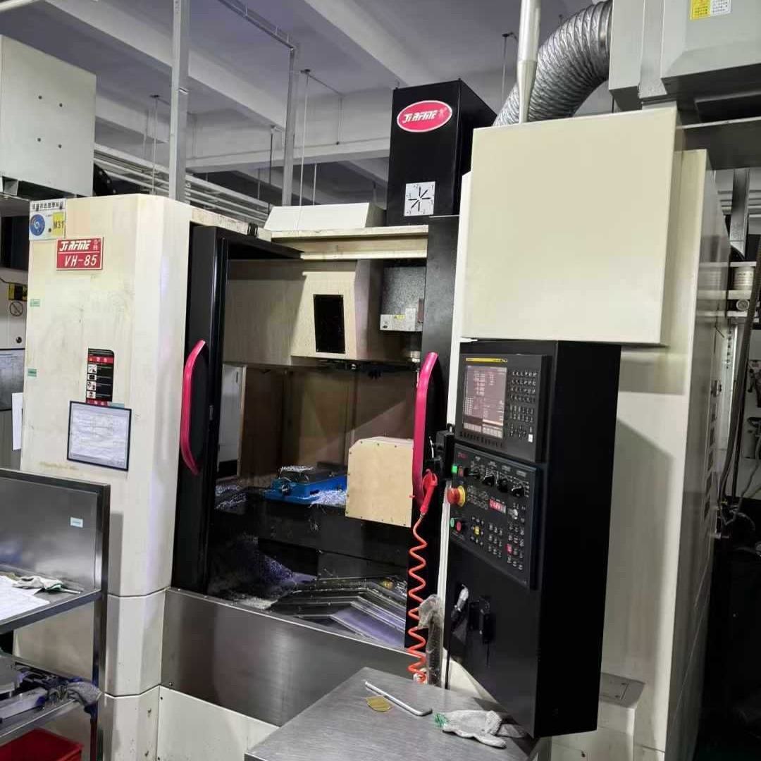 转让二手乔锋VH-85立式加工中心BT40主轴锥度带四轴