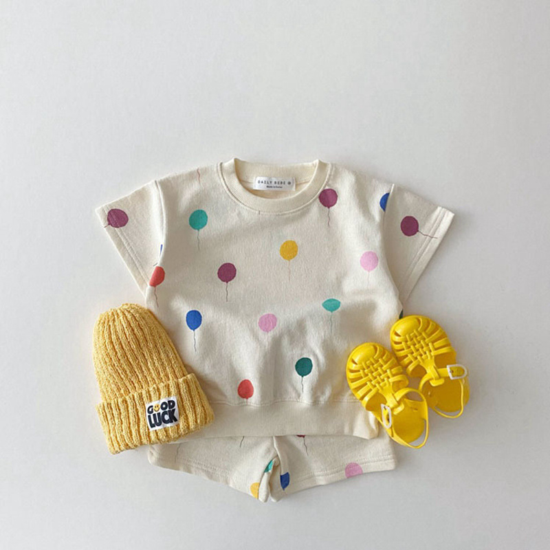 Juego casual de dibujos animados lindo para bebés/niños pequeños estilo coreano de internet, estilo de verano, de tendencia, camiseta de manga corta, pantalones cortos, juego de dos piezas