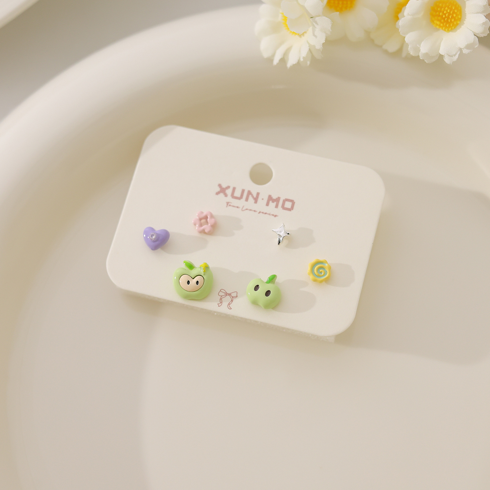 Juego de pendientes de aguja plateados, sencillos y compactos para mujer, pendientes geométricos en forma de corazón, bonitos, dulces y versátiles, venta al por mayor para puestos de mercado