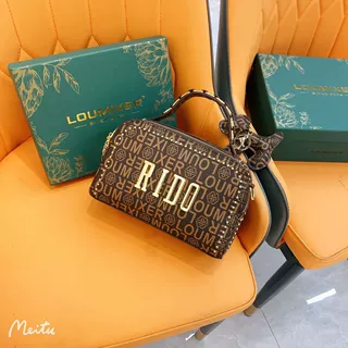 源头工厂路易米希尔2022新款时尚休闲百搭重工小狗挂饰徽章女包