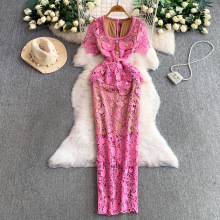 高级感名媛小香风镂空蕾丝方领连衣裙女秋冬设计轻奢收腰优雅礼服