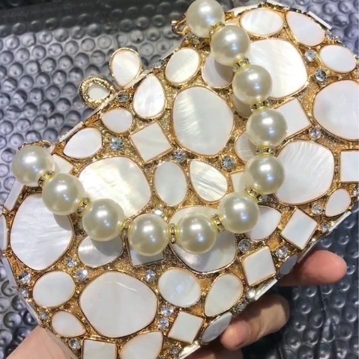 Nueva bolsa de diamante de concha de banquete europea y americana, bolsas de mano de diamante de metal, embrague Shell para mujeres