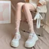 Розовая бабочка на голени с кристаллом