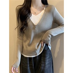 春の新型の婦人服の白いつなぎ合わせのファッションの気質のカジュアルな偽の2つのニットの長袖のtシャツA2882