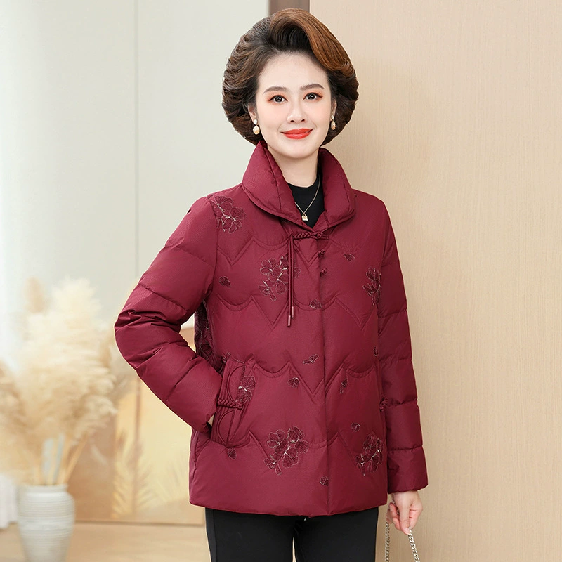 Пожилые пуховики бабушки зимняя одежда 2024 новая мама толстый большой размер 60-летняя пожилая женщина холодное пальто