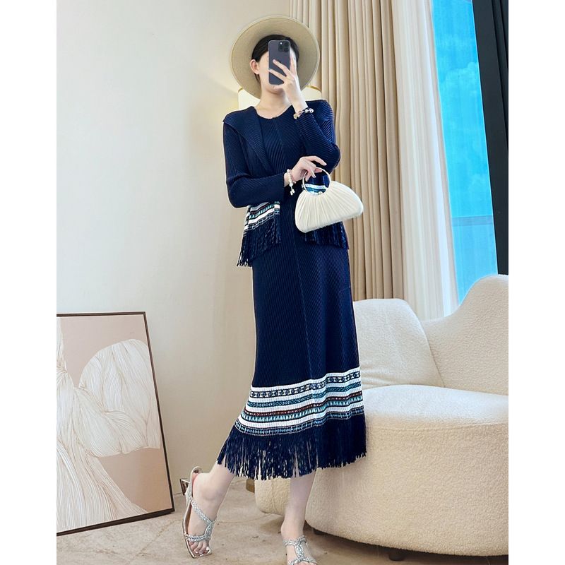 One-Piece Drop-Shipping Miyake-Style High-End Two-Piece Set: Autumn Pleated Shirt with an Elegant Rose-Red Dress Set