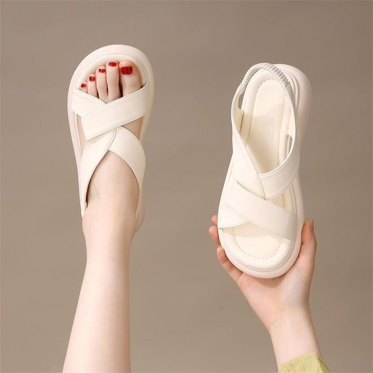 Explosión plana romana sandalias de mujer 2026 verano nuevo versátil transpirable casual cómodo zapatos de playa con suela suave