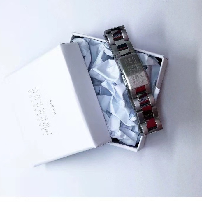 PYC M スタイル 20ss クラシックデジタルロゴストラップブレスレットインショーミニマリストスタイルブレスレットチタン鋼ブレスレット男性用