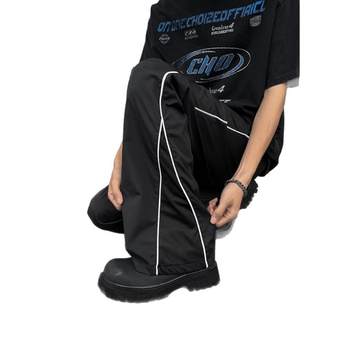 American-style patchwork sweatpants: Loose, casual, breathable, flared-leg design—stylish high-street men's pants with a trendy, versatile vibe.