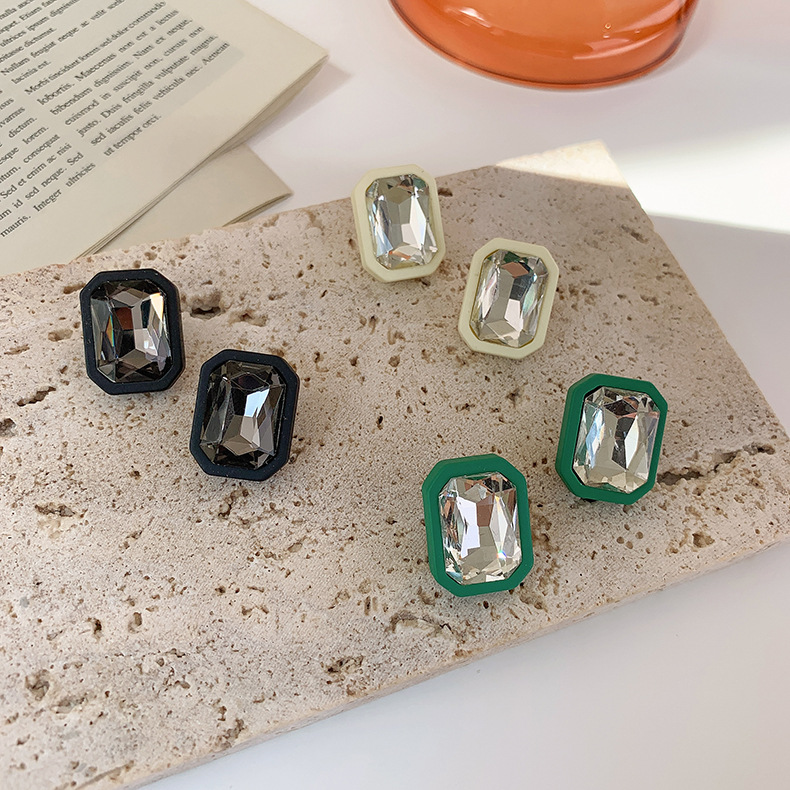 Retro Square Gem Stud Earrings Wholesale Nihaojewelry display picture 11