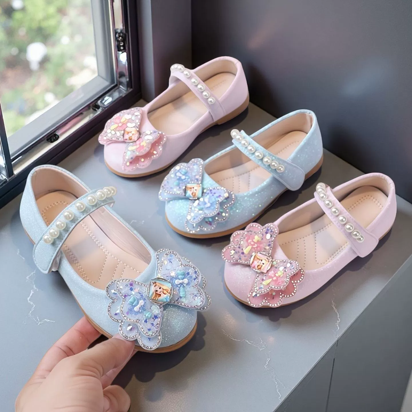 Детские кожаные туфли 2025 весна-осень новые корейские стильные удобные туфли для девочек с бантиком универсальные модные туфли для малышей