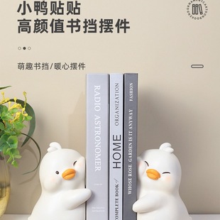 Cute Hug Duck Desktop Book Stand Resin Ornament Creative Decoration Valentine's Day Gift for Best Friends, Friends and Couples
