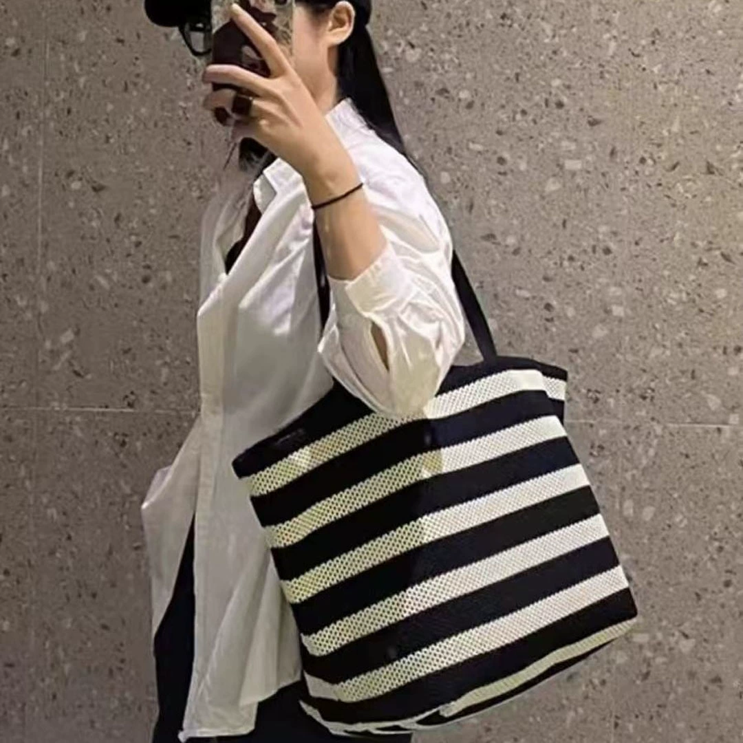 Capacious beach trend one-shoulder bag