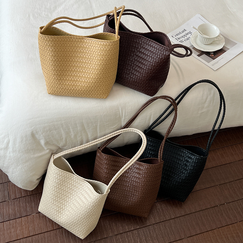 Korean-style vintage woven bucket bag for women, textured bag, 2026 summer simple niche commuter shoulder underarm bag for women