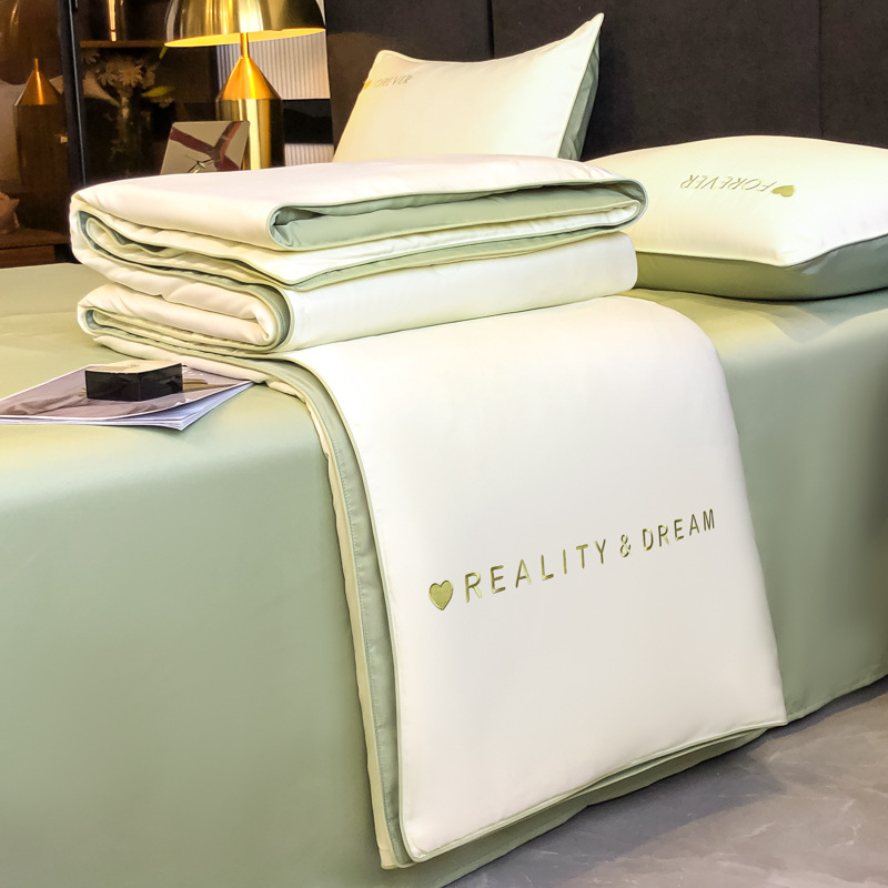 Edredón fresco de verano lavado de cuatro piezas Edredón de verano Edredón de aire acondicionado Edredón fino de seda de hielo de verano El núcleo de la colcha se puede lavar a máquina verano