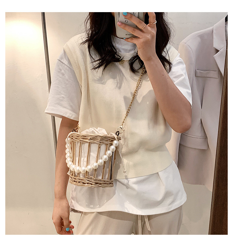 Simple Pearl Portable Straw Bag Wholesale display picture 11