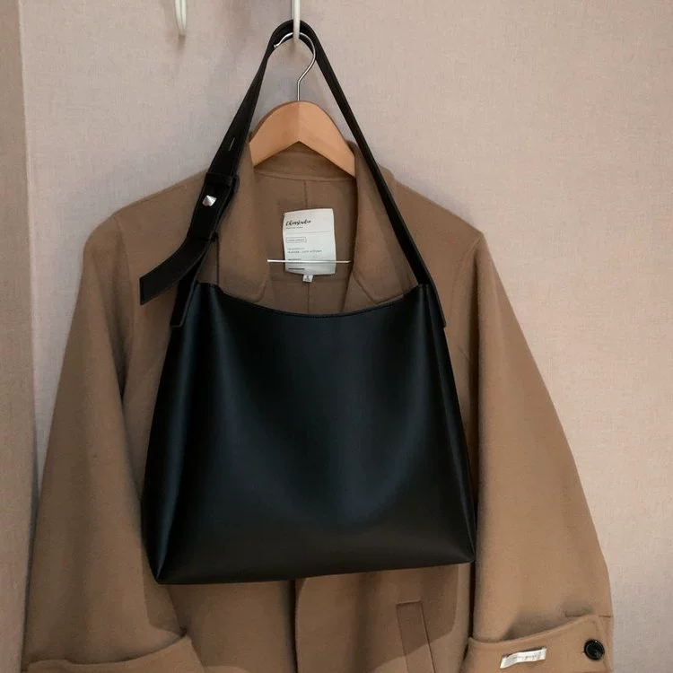 Shoulder bag, retro capacious one-shoulder bag, (Cross-border trading)