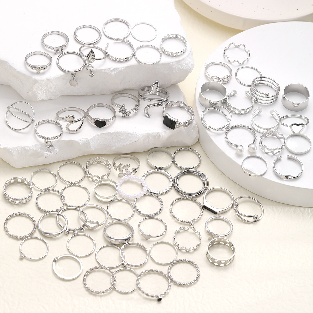 Black Square Pearl Ring Set With Hollow Leaf And Love Details_voghion.com