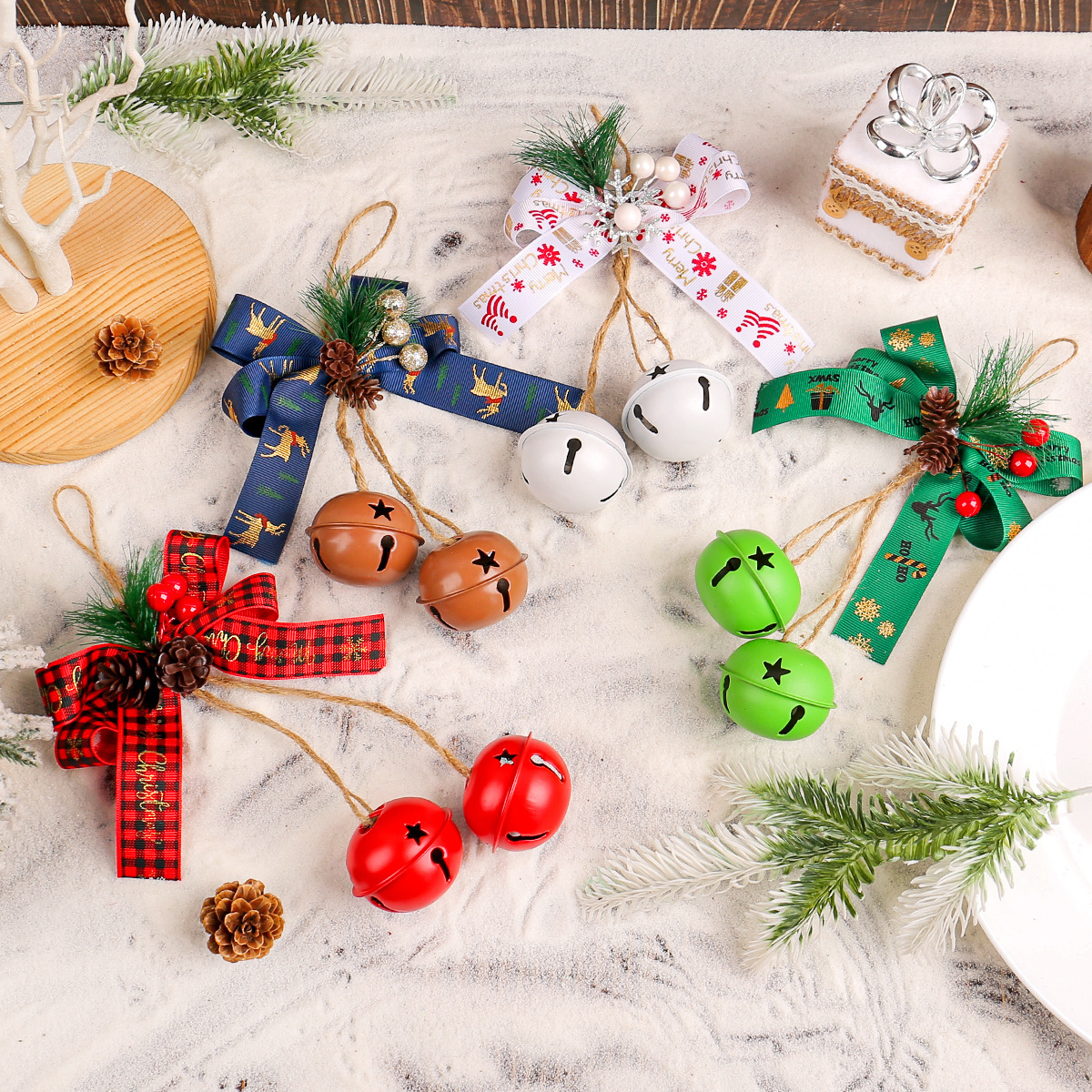 New Christmas Bow Wrought Iron Bell Decoration Home Hemp Rope Berry Christmas Bell Christmas Tree Pendant