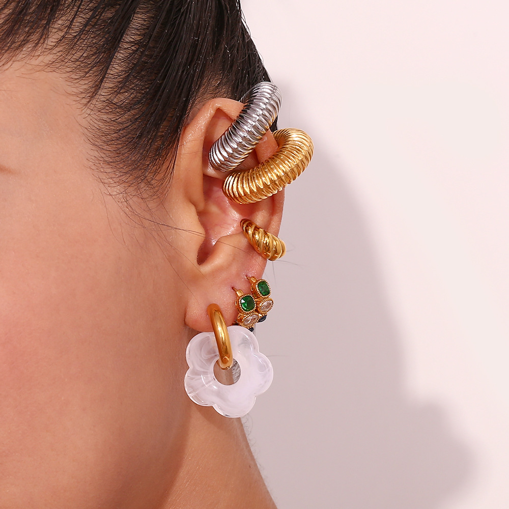 16g Weight 0.03µm-0.05µm Gold Plating Thickness PVD Coated Gold Plating Process 304 Stainless Steel Ear Needle Material 18K Real Gold Plated Plating Material Stone-Free Inlay Material Drop Earrings Classification 18K Gold Plating Color 1 Pair Quantity Holiday, Daily Occasion 304 Stainless Steel Material Flower Pattern Women's Gender Vacation Style Waterproof Non Tarnish, Plating Craft PVD Coated Real Gold Plated 18K Gold Flower Stainless Steel Vacation Waterproof Non Tarnish Drop Earrings 8