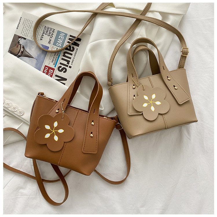 Fashion Solid Color Flower Shoulder Bag Wholesale display picture 12